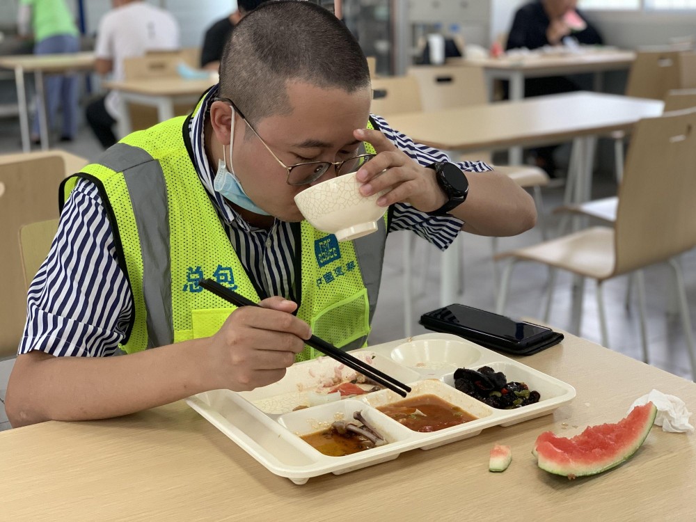 工地"360度"全面防控,"工,食,住,行"严格管理