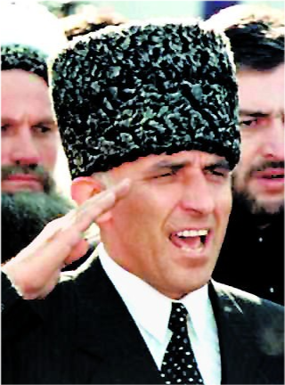 从苏联知名儿童文学家到车臣叛军大佬自断前程的扬达尔比耶夫