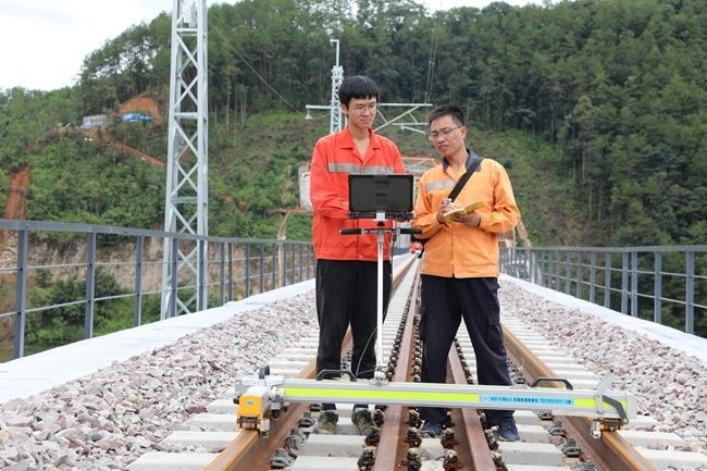 據悉,該段鐵路通車後將結束福建寧化,清流等原中央蘇區縣不通鐵路的