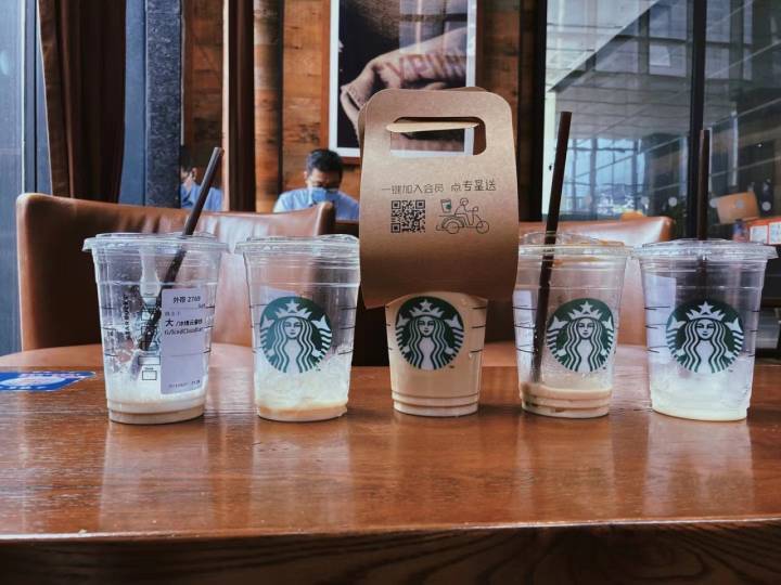 14点54分正式立秋朋友圈里秋天里的第一杯奶茶已经上线喝上的赶紧晒