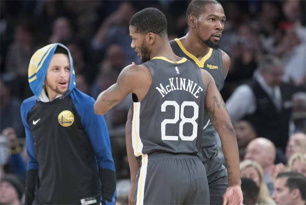 这不就有消息曝出,湖人裁掉了麦金尼