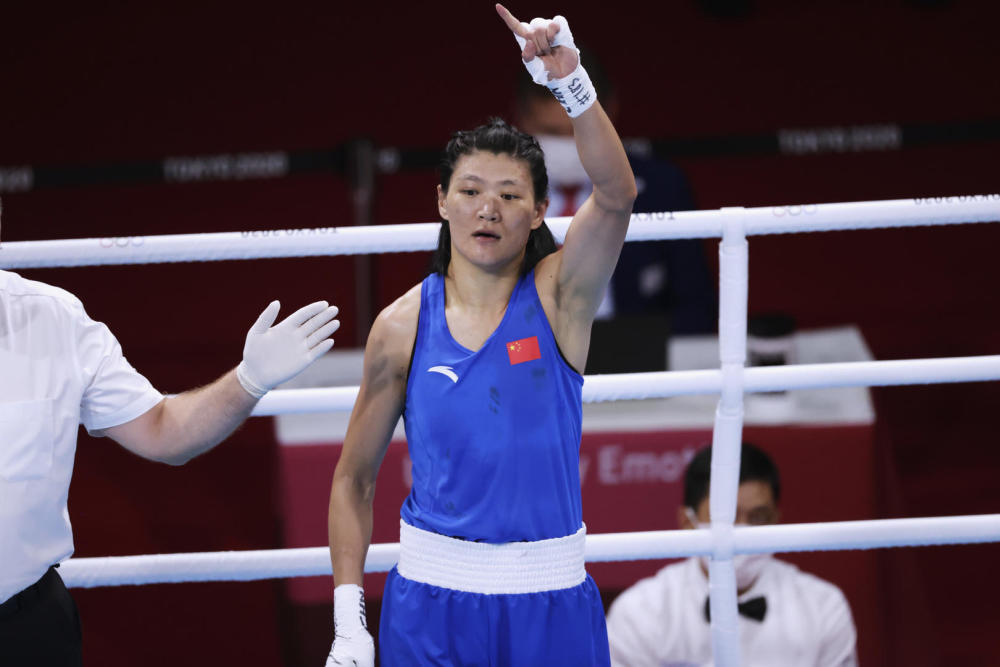 从散打跨界拳击,32岁谷红"守"出银牌辛酸自知,8年