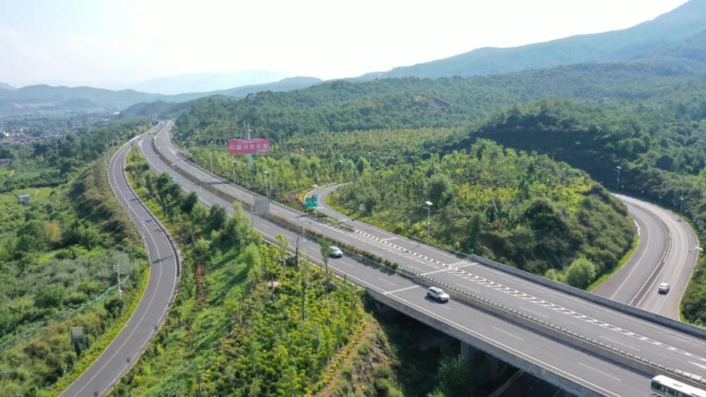 丽江热点服务区变景区大丽高速景观再提升美丽公路跃然眼前