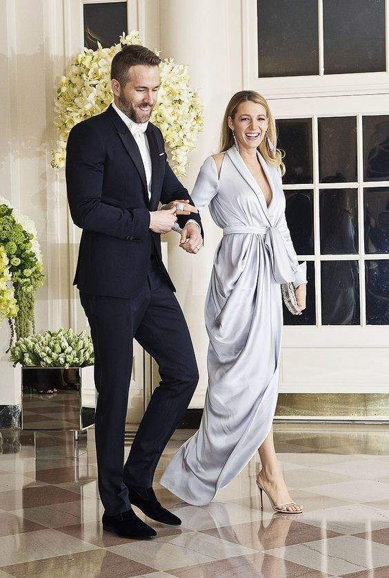 小贱贱瑞安·雷诺兹大赞妻子"s女王":我的成功有她