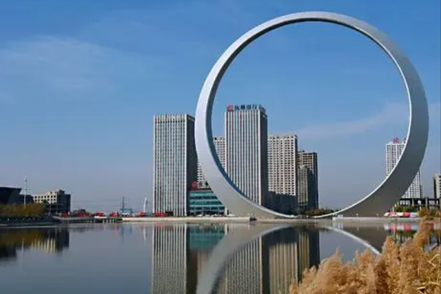 辽宁1.12亿建的地标性建筑,装有1.2万只led灯,今不少人慕名而来