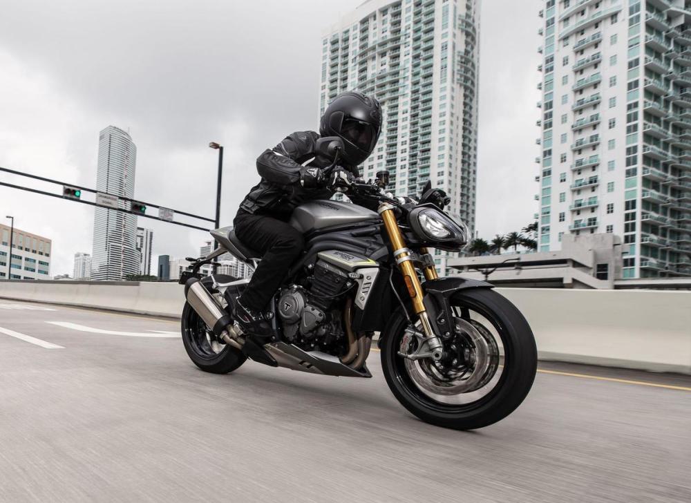 英国品牌凯旋triumph重新打造了speed triple摩托车