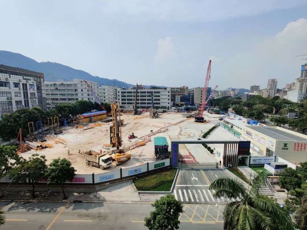 深大城际黄麻布站前明挖工作井完成围护结构