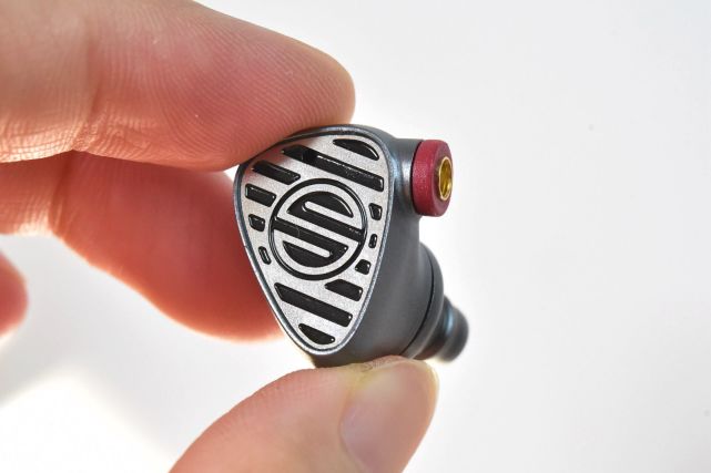 较之森海塞尔ie40pro更好听,死磕500元的性价比