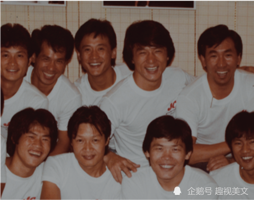 成家班同时两名成员!成龙发长文深刻悼念,心情无法形容