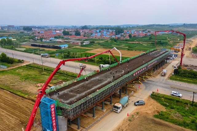 297亿元修建高铁,山东两城成"幸运儿",建成市域30分钟交通圈