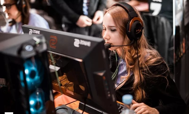 而且游戏的操作性非常高,因此劝退了很多小姐姐