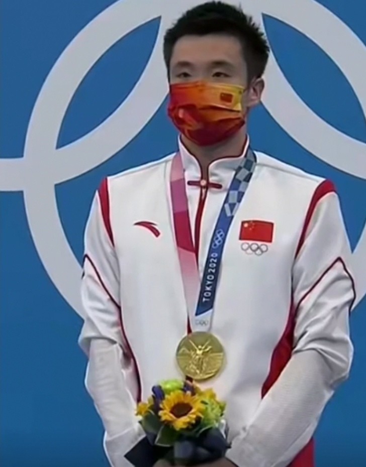 恭喜曹缘10米台夺冠摘第38枚金牌