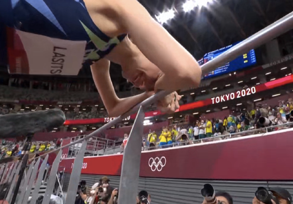 在东京奥运会女子的跳高比赛中,来自俄罗斯的选手玛丽亚-拉西茨科尼