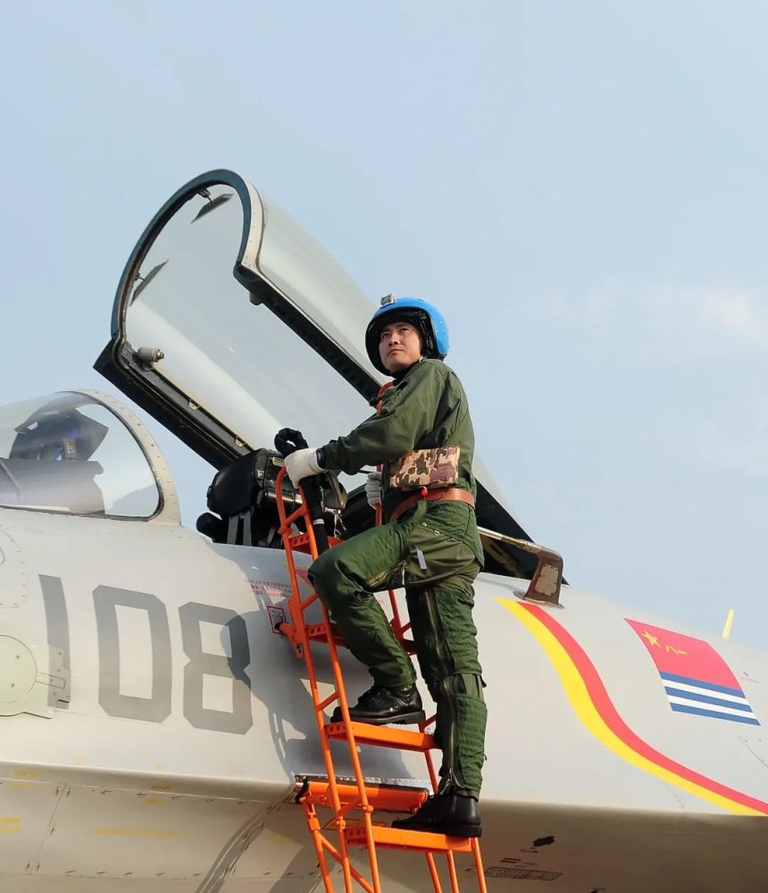 我们在战位报告 英雄篇章|戴明盟:我的梦想都和飞行有关