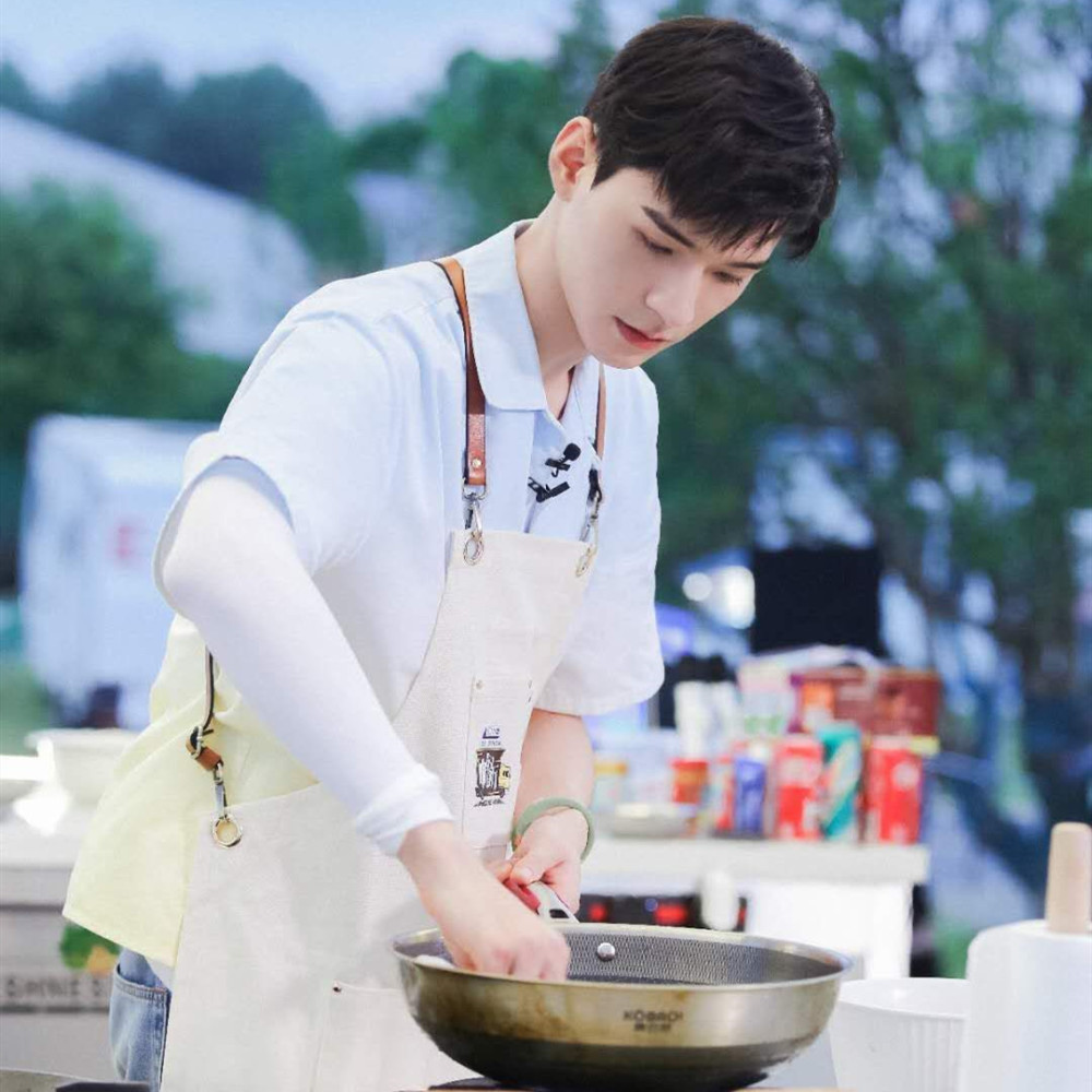 综艺《中餐厅5》第二期正式在芒果台播出.