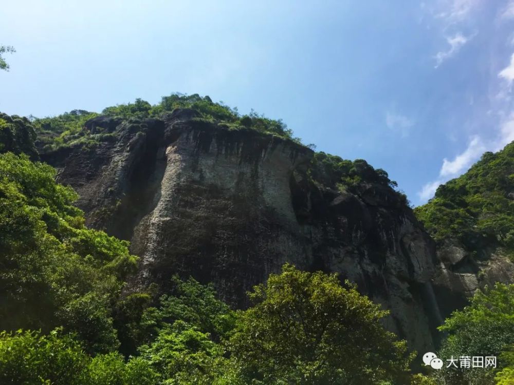 石奇巖峻仙遊四大景之菜溪巖