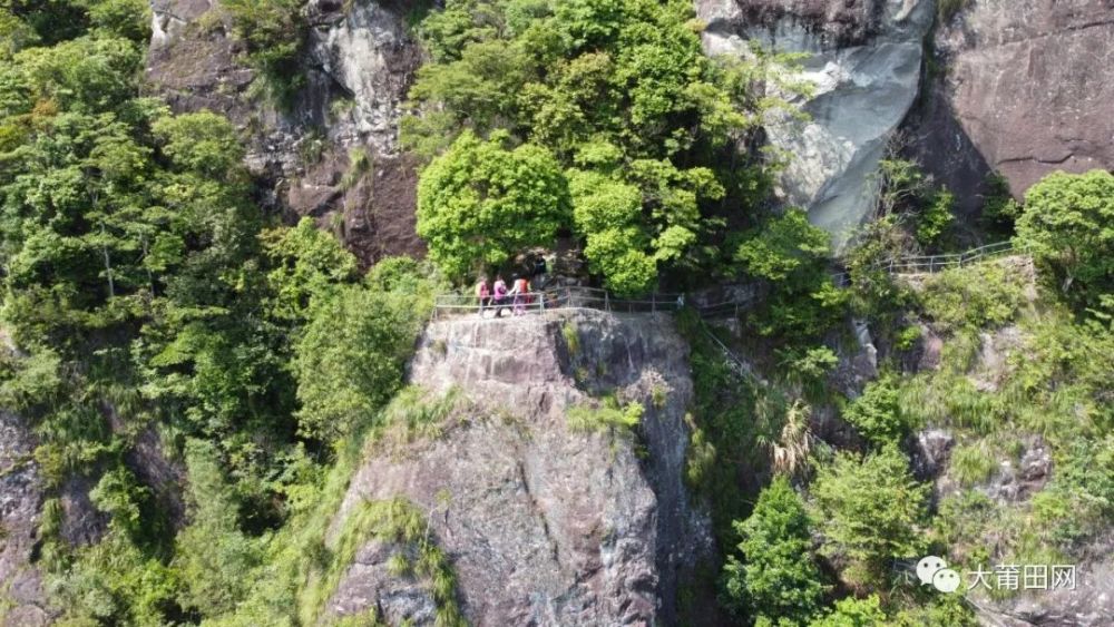 石奇巖峻仙遊四大景之菜溪巖