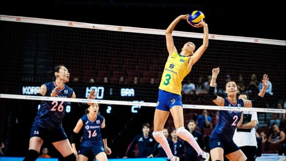 她被评为巴西排球联赛里最好的二传手