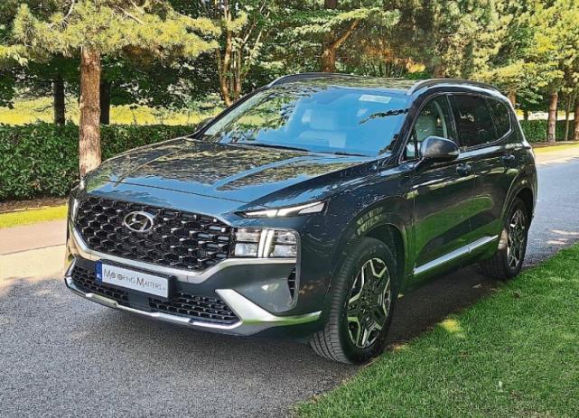 现代圣达菲santa fe混合动力:在7座家用suv市场上占一席位