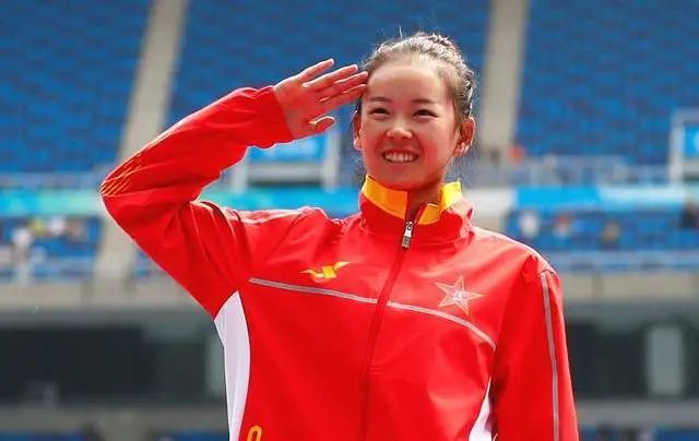 竞走女神杨家玉,虽败犹荣不言放弃,搭配运动风展现"巾帼"风_腾讯新闻