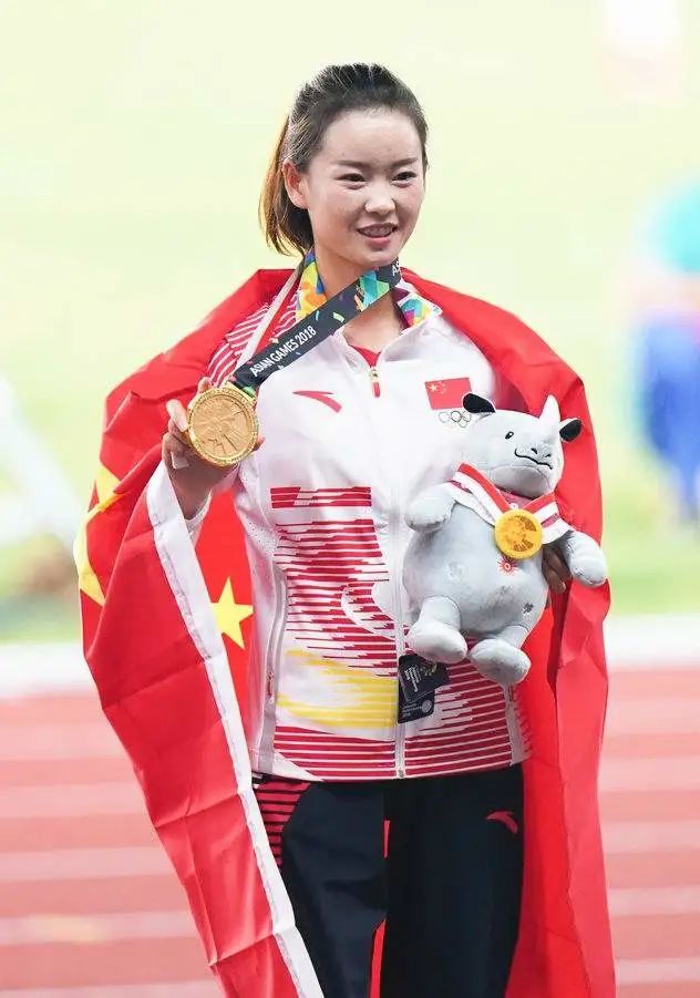 竞走女神杨家玉,虽败犹荣不言放弃,搭配运动风展现"巾帼"风_腾讯新闻