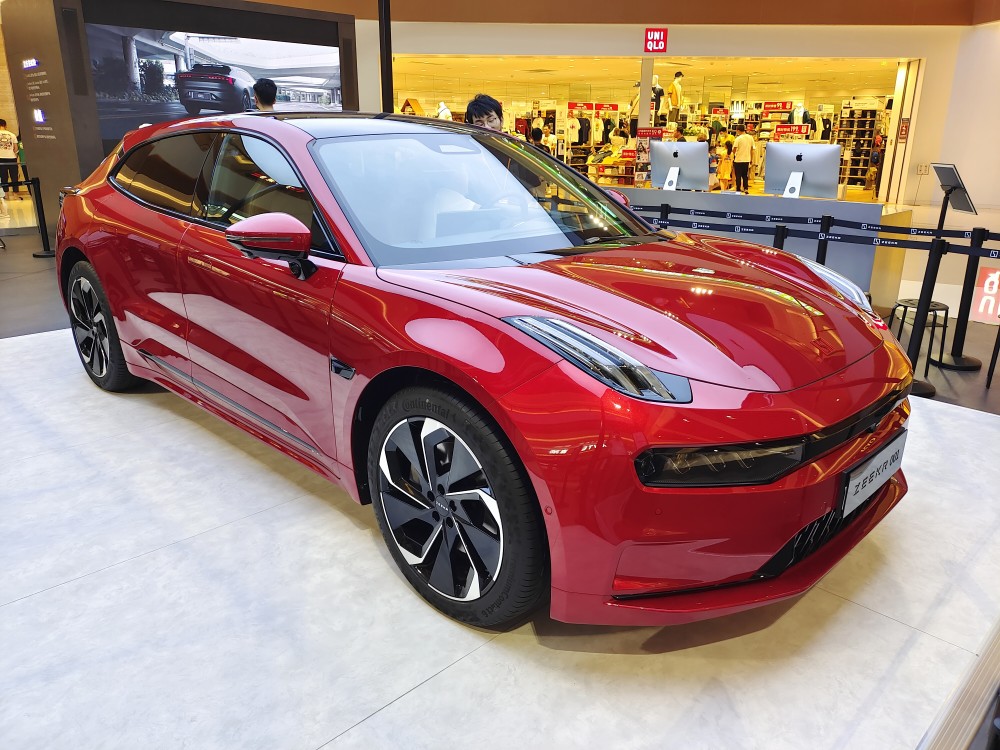 路遇极氪001红色版被圈粉心水车主却有这些无奈