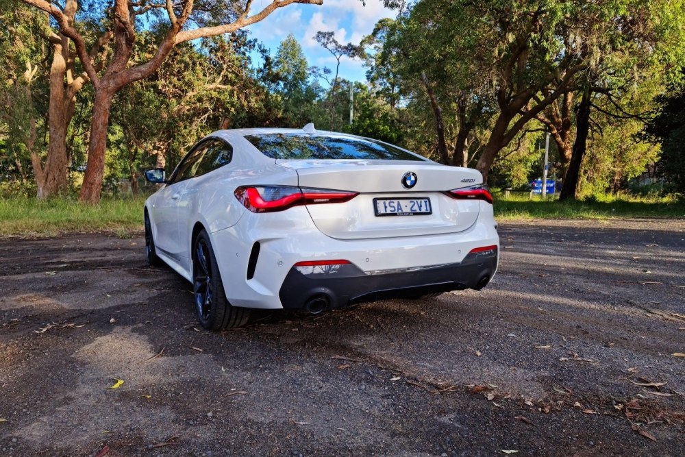 2021款宝马4系420i m运动版:带有最具争议的前脸格栅_腾讯新闻