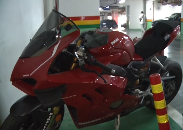 40万的摩托车不翼而飞重庆男子用gps找回车行出于好意扣押