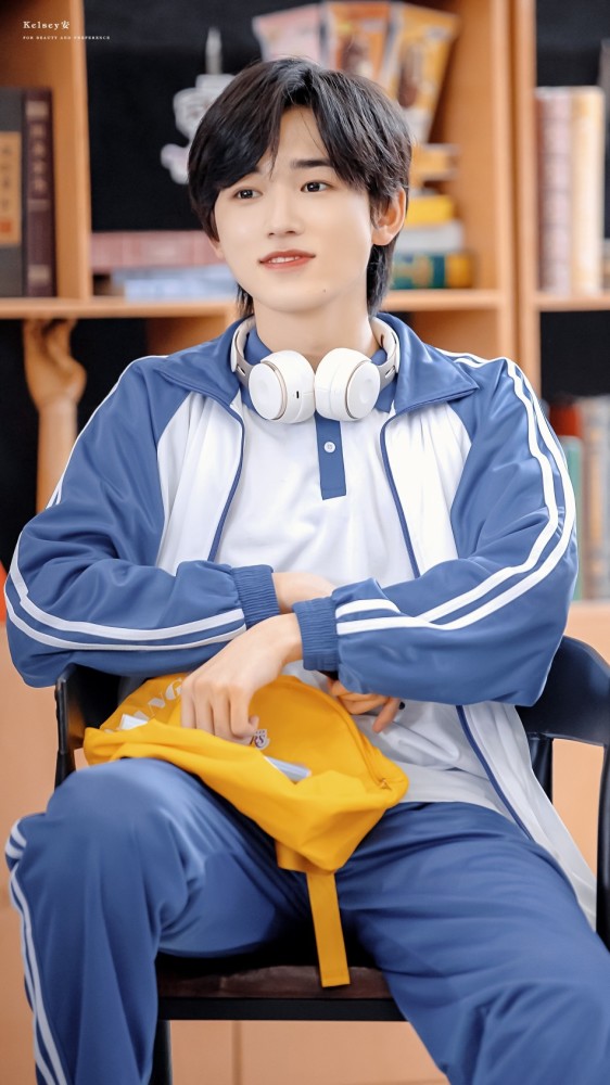 宋亚轩人间甜豆高清壁纸