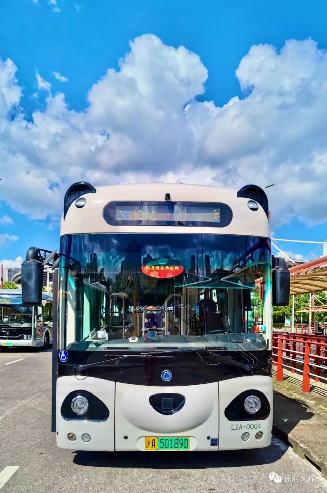 坐上这辆熊猫公交途径徐汇众多文化艺术场馆