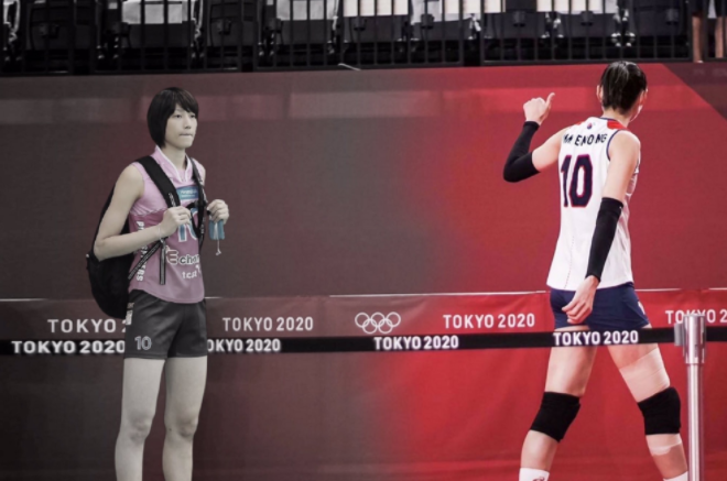 眼圈泛红拥抱队友,最后一届奥运会?韩媒致敬金软景:排球女杰_腾讯新闻