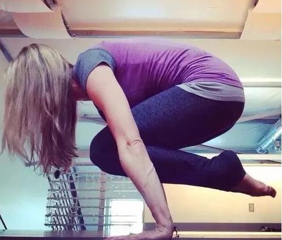 1 个瑜伽动作就可以检验/加强核心(经典)