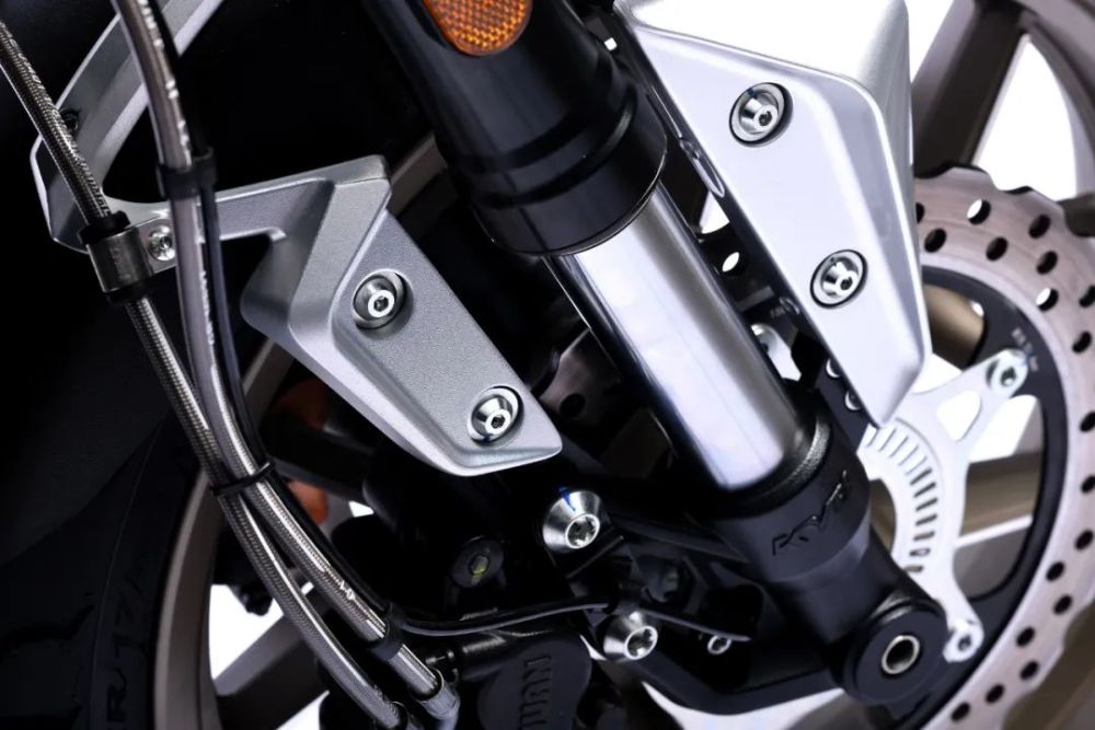 后制动卡钳同样为西互品牌单向单活塞浮动式卡钳,当然, 博士双通道abs