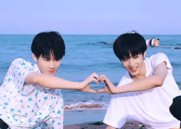 私生给张真源打电话没通刘耀文误以为是外卖回拨场景好揪心