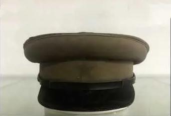 如下图所示,上海志愿军文献馆所藏50式军帽,正是第九兵团所用的春秋季