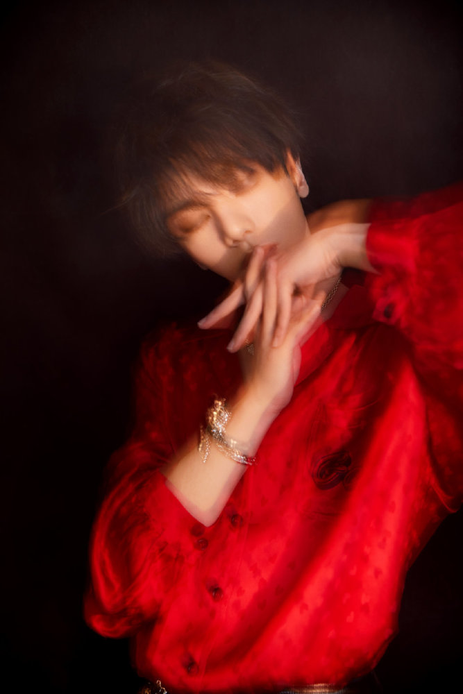 歌王华晨宇论花花与红色的适配度