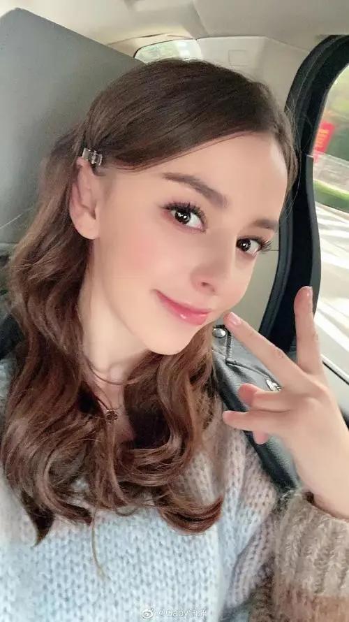 主体民族是摩尔多瓦人,祖先是达契亚人,属于欧罗巴人种东欧类型,性格