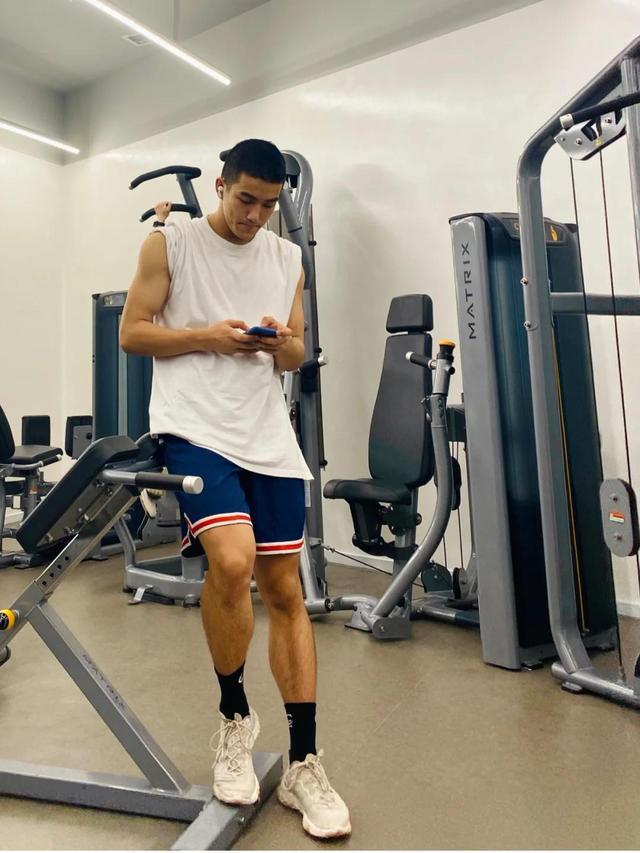 这枚一身肌肉的高中生,我又可以了