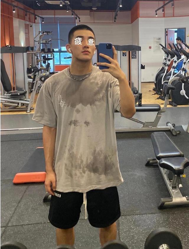 这枚一身肌肉的高中生,我又可以了