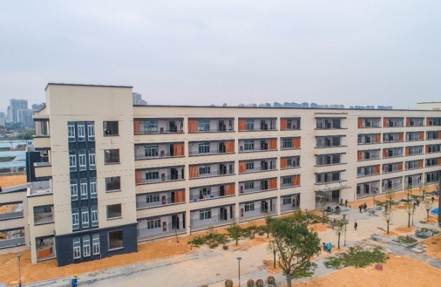 根据项目概况而言,苍南县三禾高级中学建设项目规划总用地面积达一百