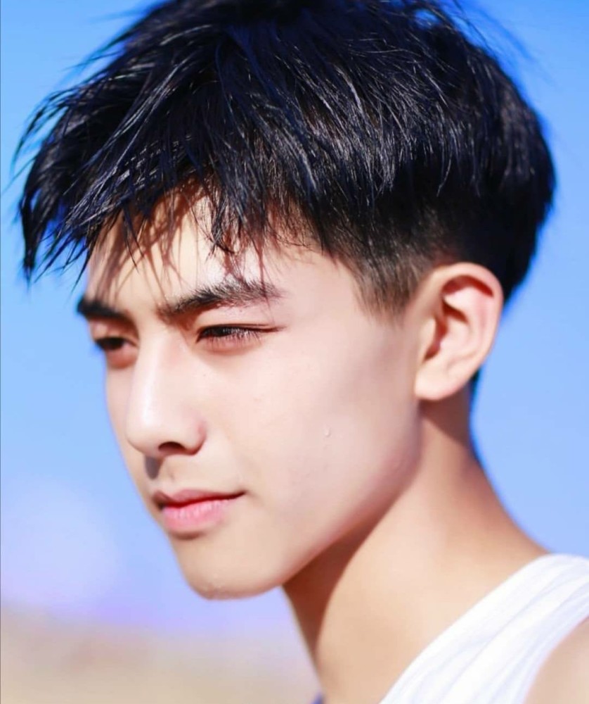 宋威龙:15岁海边照曝光,各位嘉宾纷纷惊叹!_腾讯新闻