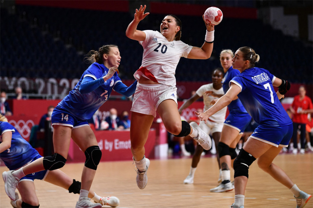 奥运金牌女子手球决赛法国队战胜俄罗斯奥委会队夺冠