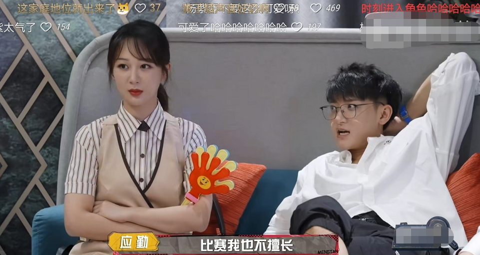 黄子韬称呼杨紫"老婆",摸头杀超甜蜜,网友:紫涛cp真的上头!