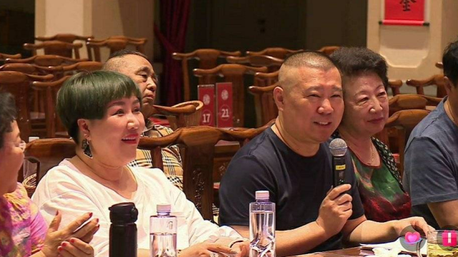 郭德纲和王惠线下被拍看王惠时的眼神爱意满满网友羡慕了