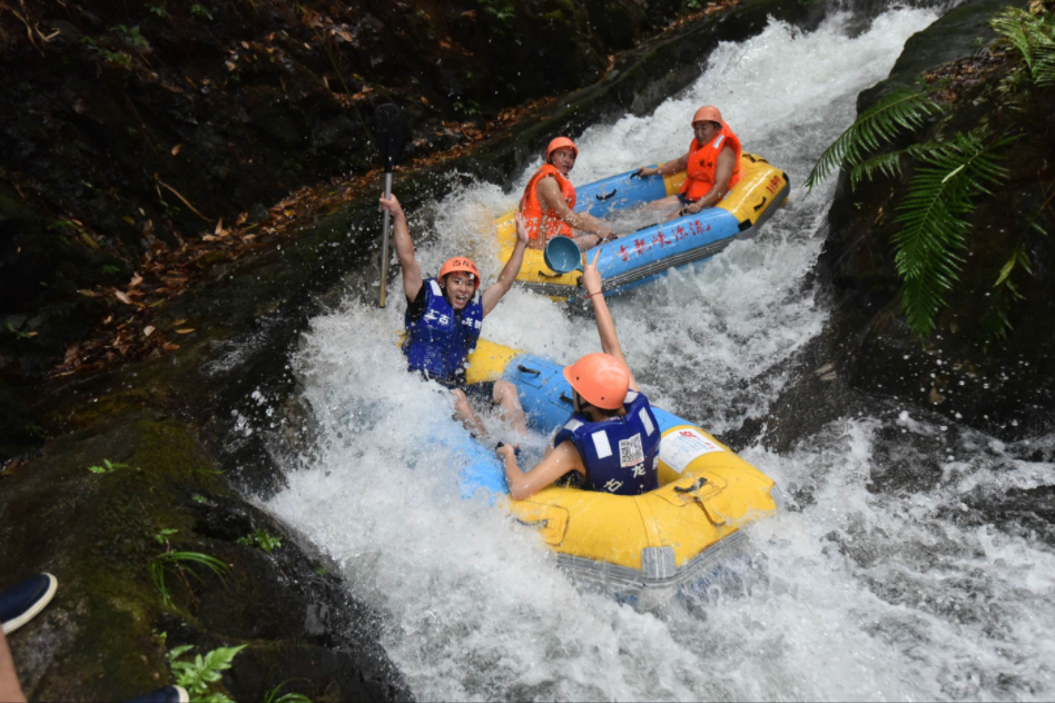 广东"超强景区"走红,拥有12项世界纪录,省内最刺激的漂流在此