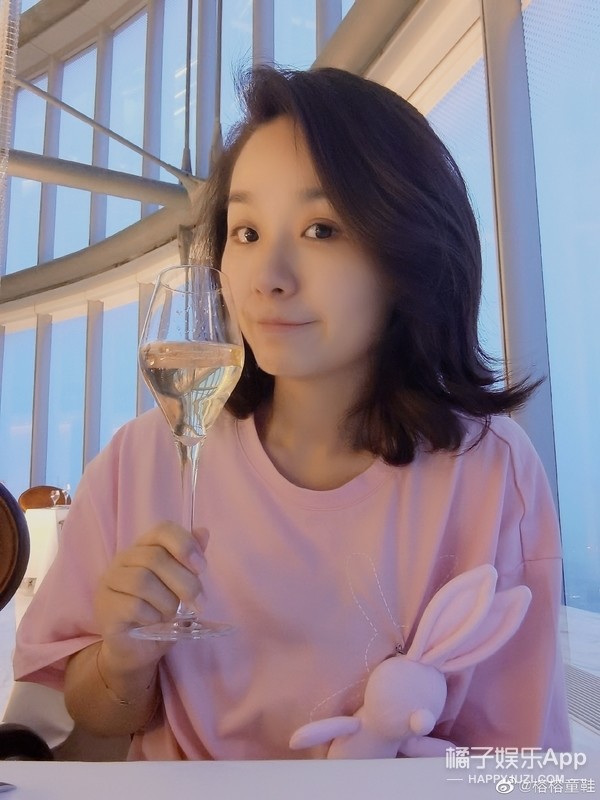 还记得《爱情公寓》里的Lisa榕吗？她嫁入豪门了？_腾讯新闻