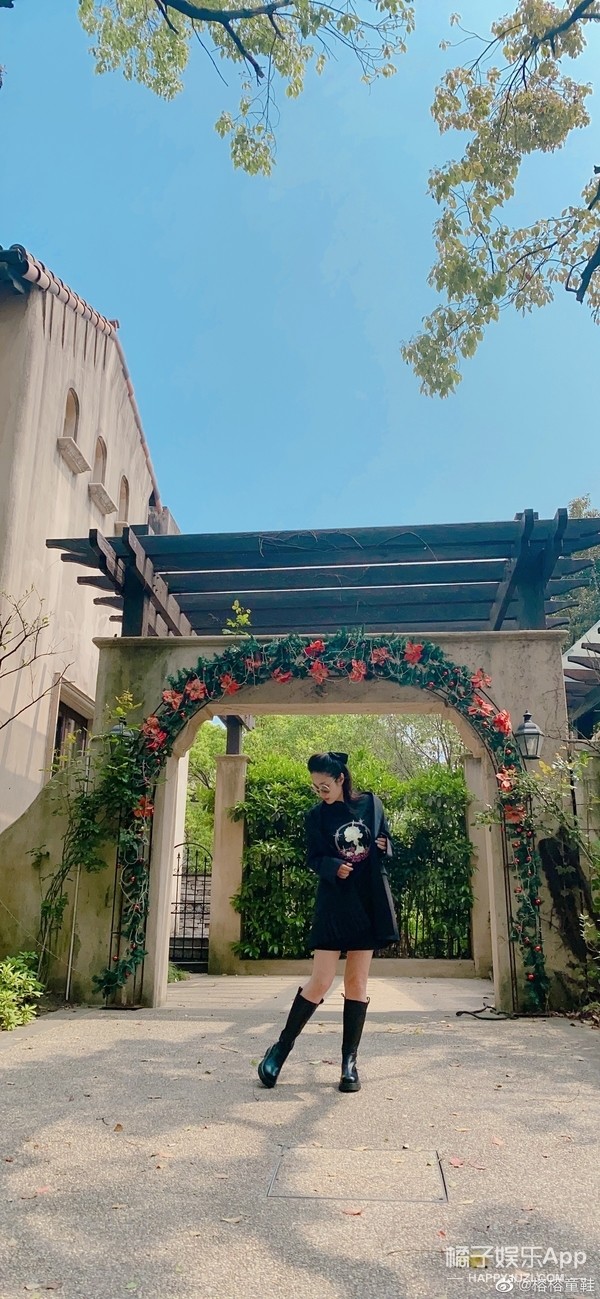 还记得《爱情公寓》里的Lisa榕吗？她嫁入豪门了？_腾讯新闻