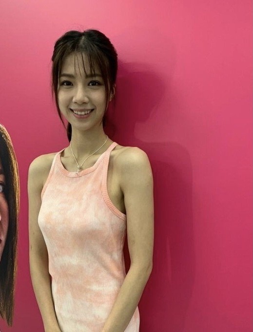 变脸tvb双料冠军港姐陈晓华晒新造型判若两人网友反问何方神圣