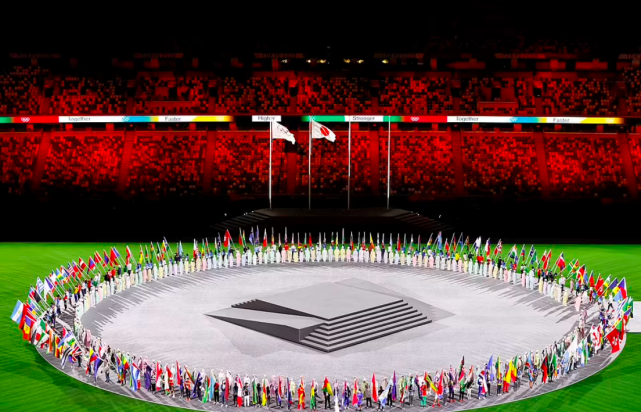 东京奥运会闭幕式:运动员们作为贵宾前往庆祝 看台上空无一人