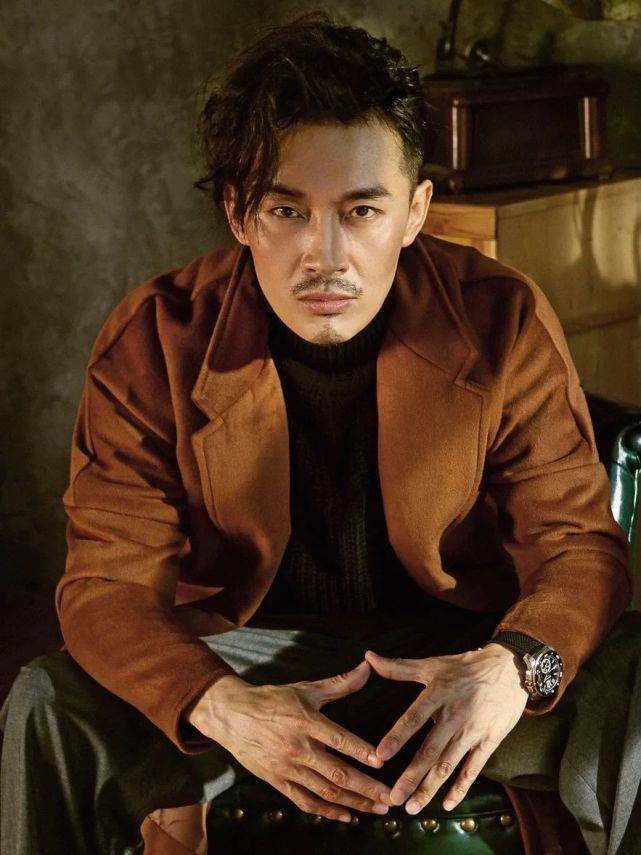 黑白文娱专访演员曹磊:演"鲁迅先生",与观众有了份交情